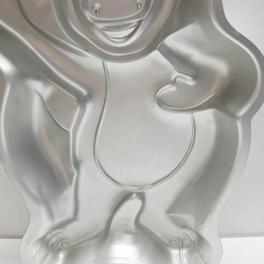 1993 Barney cake pan. great condition